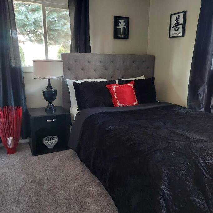 Cheerful 3 Bedroom House. Great Location Colorado Springs Bagian luar foto