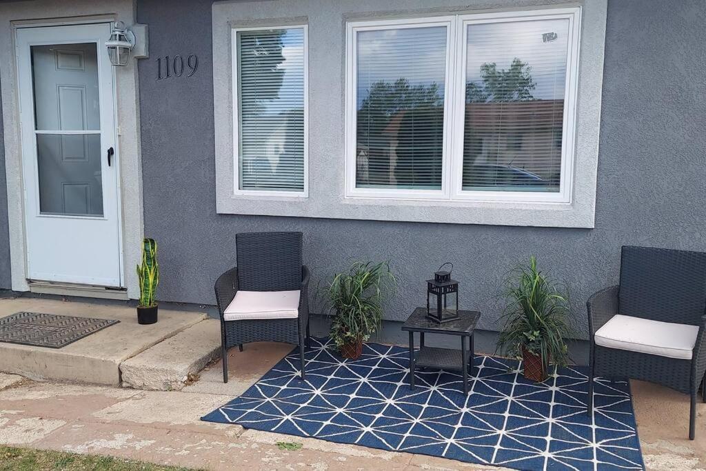 Cheerful 3 Bedroom House. Great Location Colorado Springs Bagian luar foto