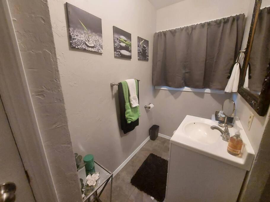 Cheerful 3 Bedroom House. Great Location Colorado Springs Bagian luar foto