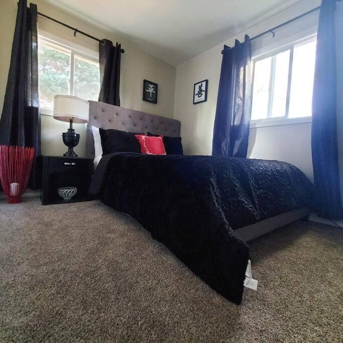 Cheerful 3 Bedroom House. Great Location Colorado Springs Bagian luar foto