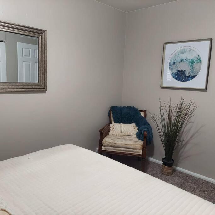 Cheerful 3 Bedroom House. Great Location Colorado Springs Bagian luar foto