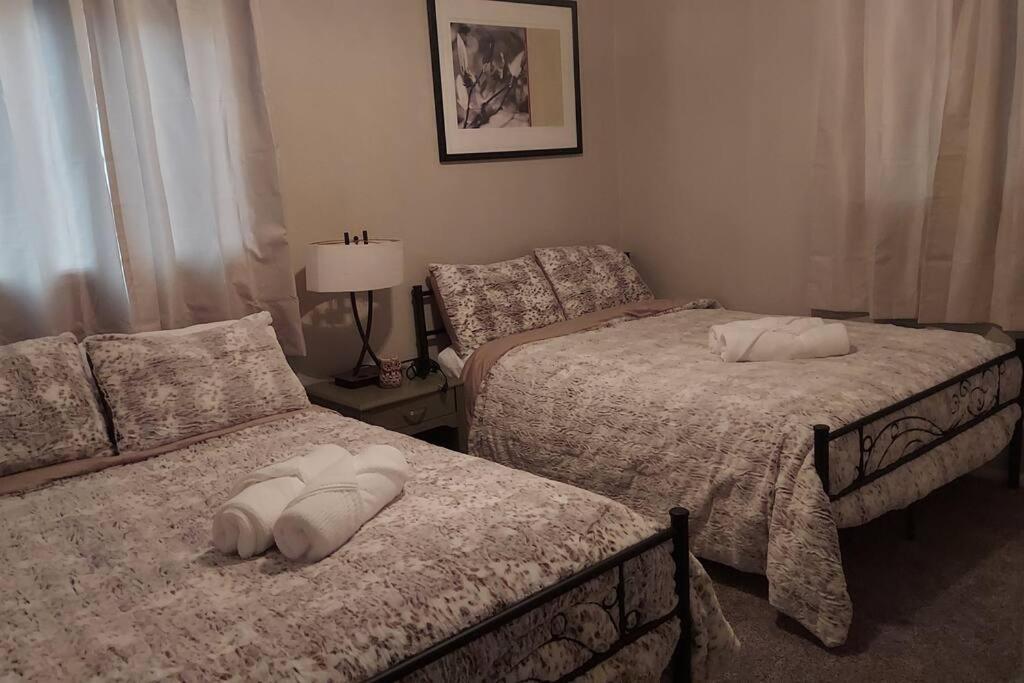 Cheerful 3 Bedroom House. Great Location Colorado Springs Bagian luar foto