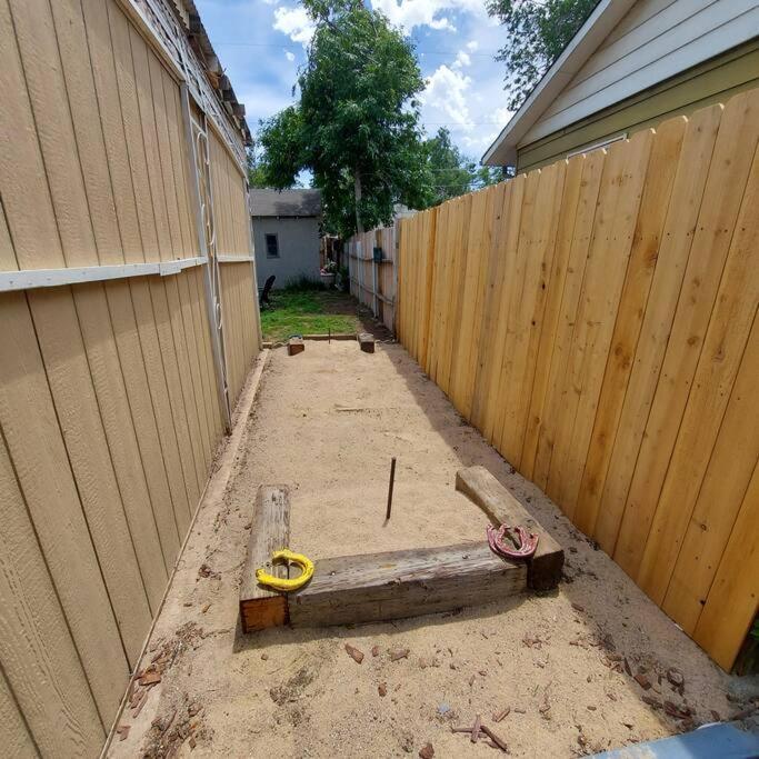 Cheerful 3 Bedroom House. Great Location Colorado Springs Bagian luar foto